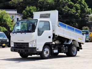 令和5年 4WD 全低床 積載2.6トン 新明和