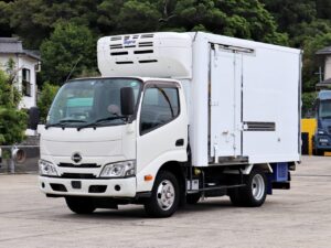 標準幅 AT車 積載1.9トン 低温 東プレ スタンバイ付 左横ドア付