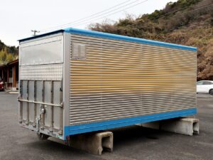 2トン バン 外寸 L445×W185×H193　　バイク収納に最適！