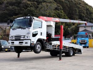 4段 ラジコン 増トン 標準ベット付 240PS 6FMT 積載3.9トン 造りボデー 喜多村製作所 L5.44m 中型免許対応車