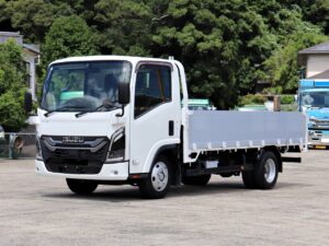 令和5年 標準幅 150PS 全低床 SAT 積載2トン アルミアオリ L4.4m 準中型免許（5t限定）